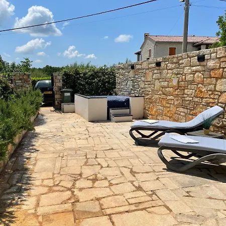 Holiday home Ava1 With Pool & Ava2 With Whirlpool Baderna