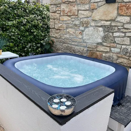 Ava1 With Pool & Ava2 With Whirlpool Baderna