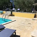 House 1holiday Ava1 With Pool & House 2 Ava2 With Whirlpool Baderna