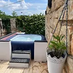 Dom wakacyjny House 1holiday Ava1 With Pool & House 2 Ava2 With Whirlpool Baderna