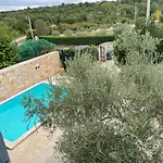 Dom wakacyjny House 1holiday Ava1 With Pool & House 2 Ava2 With Whirlpool