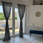 Dom wakacyjny House 1holiday Ava1 With Pool & House 2 Ava2 With Whirlpool Baderna