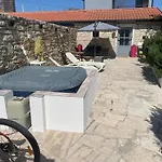 Dom wakacyjny House 1holiday Ava1 With Pool & House 2 Ava2 With Whirlpool Baderna