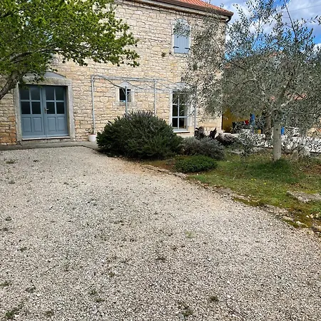 House 1holiday Ava1 With Pool & House 2 Ava2 With Whirlpool