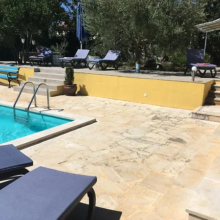 House 1holiday Ava1 With Pool & House 2 Ava2 With Whirlpool Baderna