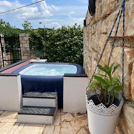 Casa de Férias House 1holiday Ava1 With Pool & House 2 Ava2 With Whirlpool Baderna