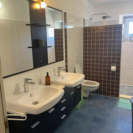 Casa de Férias House 1holiday Ava1 With Pool & House 2 Ava2 With Whirlpool Baderna
