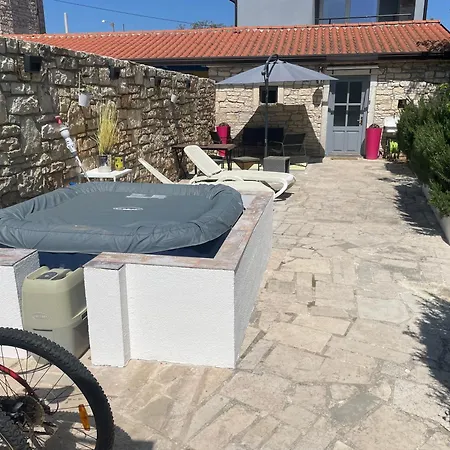 Casa de Férias House 1holiday Ava1 With Pool & House 2 Ava2 With Whirlpool Baderna